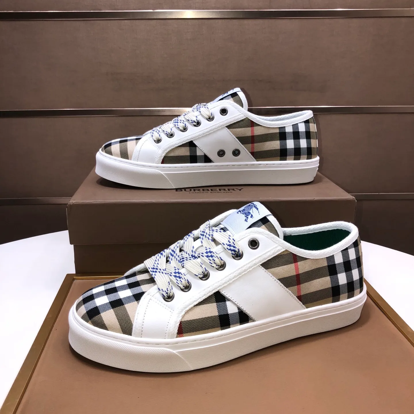 Men's shoes💰460💰【Burberry】Classic low-top sneakers｜Imported cowhide with classic plaid fabric｜Sheepskin lining｜Original outsole｜Fine workmanship and comfortable to wear Size: 38-44 (customized at 45)